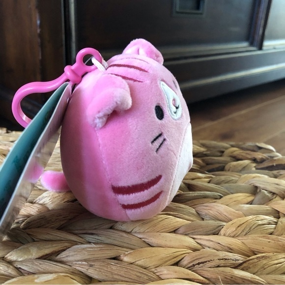 Squishmallows bag clip: Geraldine the pink cat 3” - Picture 2 of 6